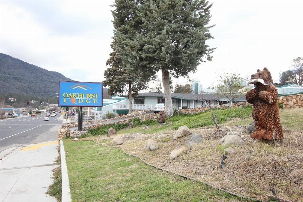 Oakhurst Lodge image 1