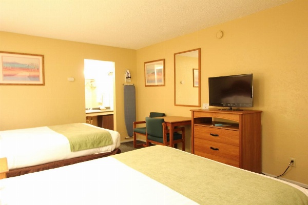 Oakhurst Lodge image 7
