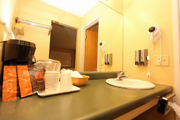 Oakhurst Lodge image 8