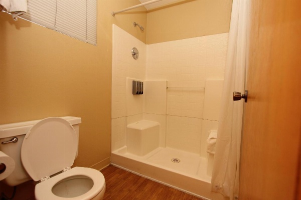 Oakhurst Lodge image 9